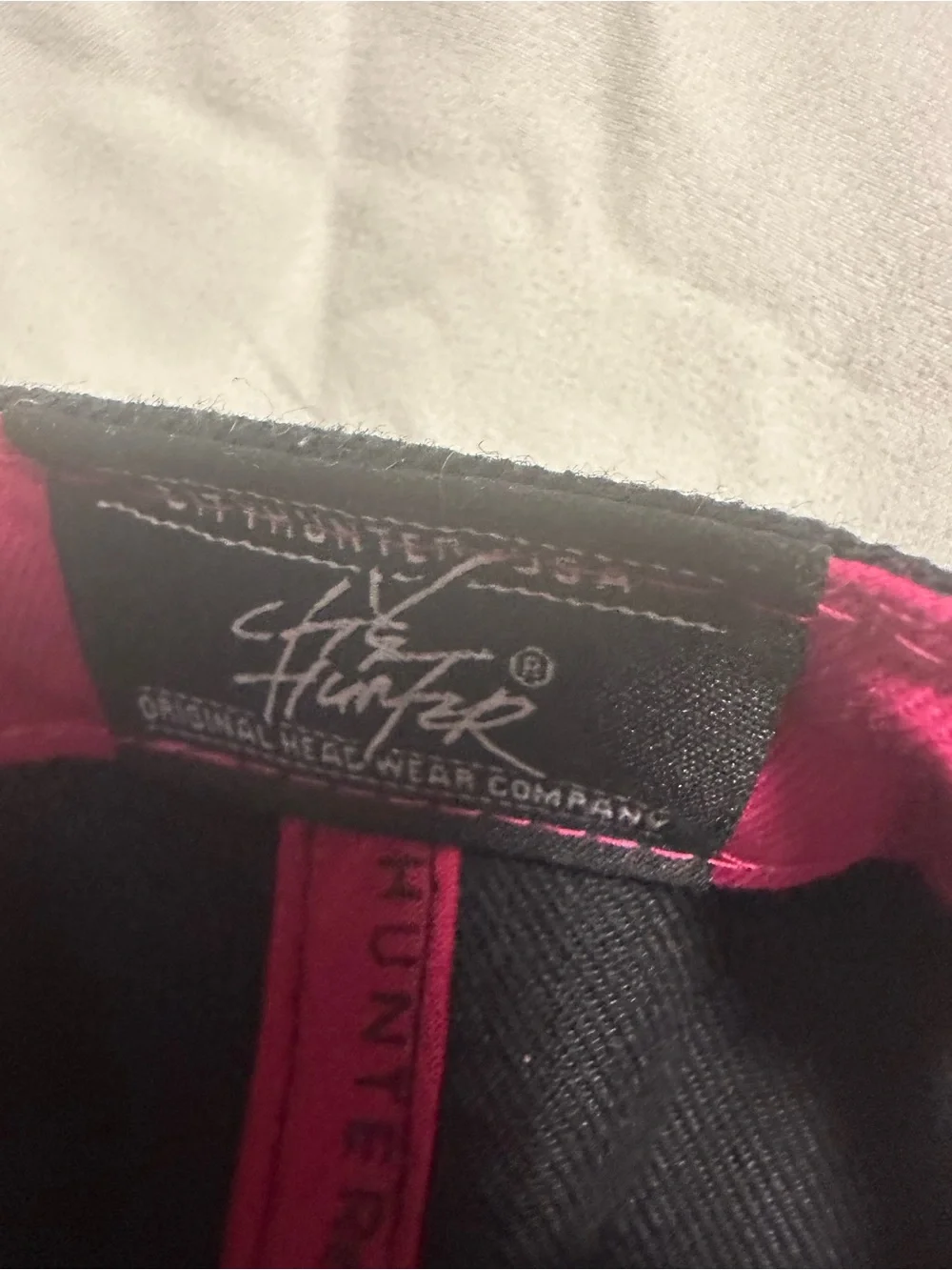 City Hunter Two-Tone Snapback Hat - Black & Hot Pink